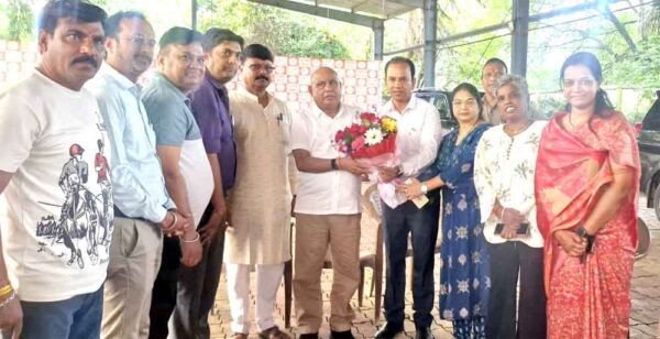 भाजपा प्रदेश अध्यक्ष से मिले रेडक्रास