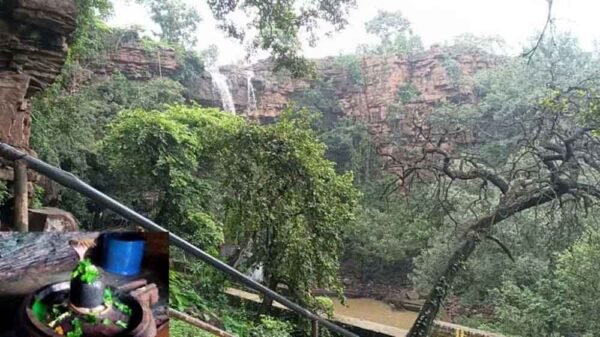 जंगलों के बीच बसा रहस्यमयी