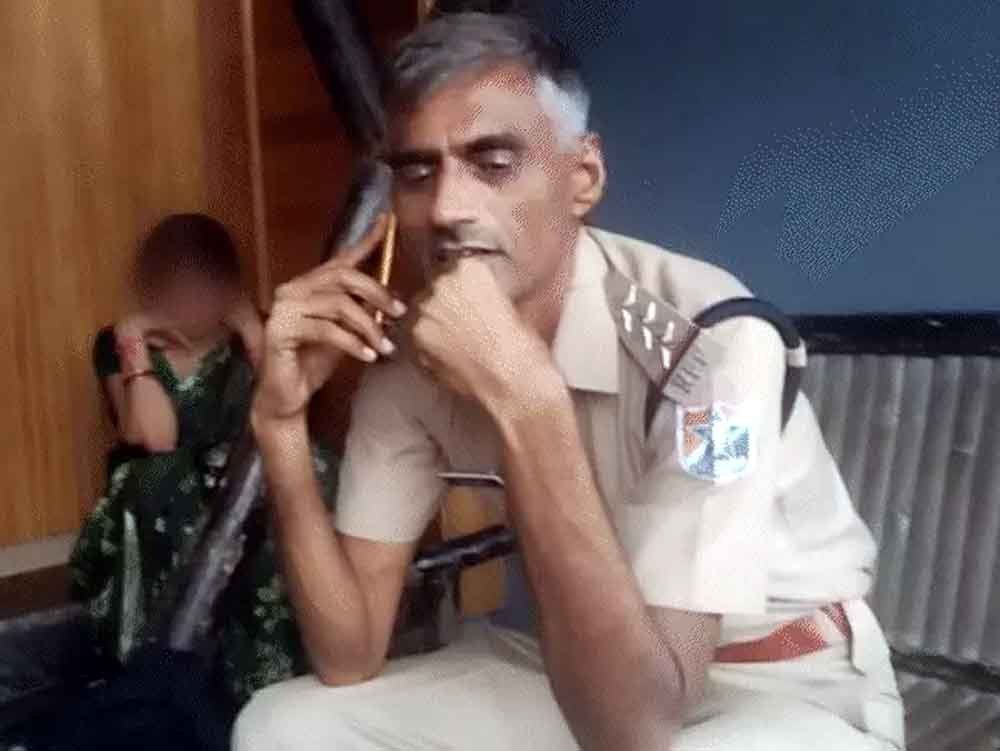 इंदौर में नकली टीआई बनकर कारोबारी