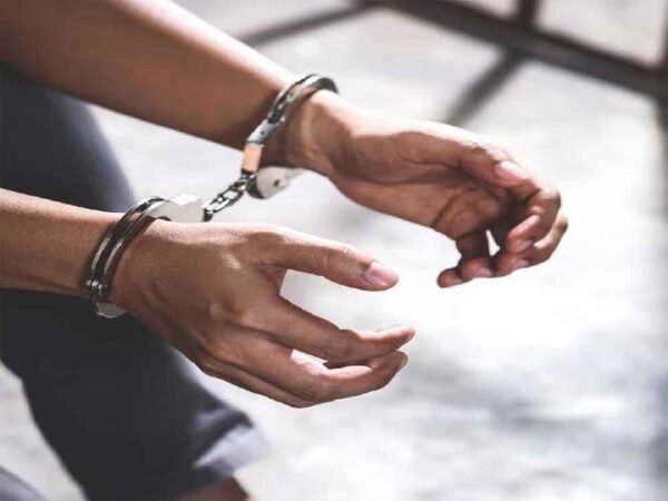 पत्नी की नृशंस हत्या करने वाला पति