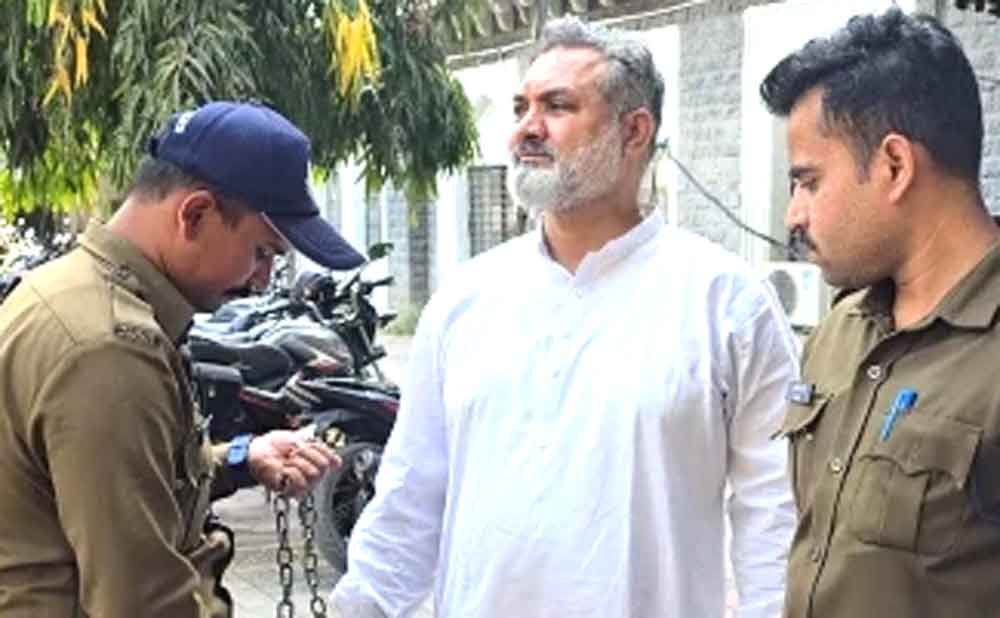 लव जिहाद केस में फरार पार्षद अनवर