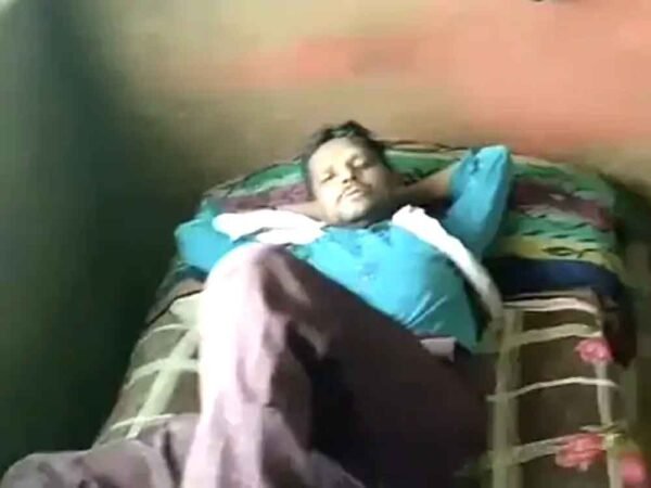 शराब के नशे में स्कूल में