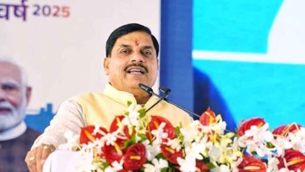 लाडली बहना योजना पर सियासी घमासान