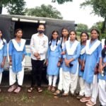 छात्राओं को बाढ़