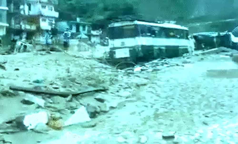 उत्तराखंड व हिमाचल में बादल फटने
