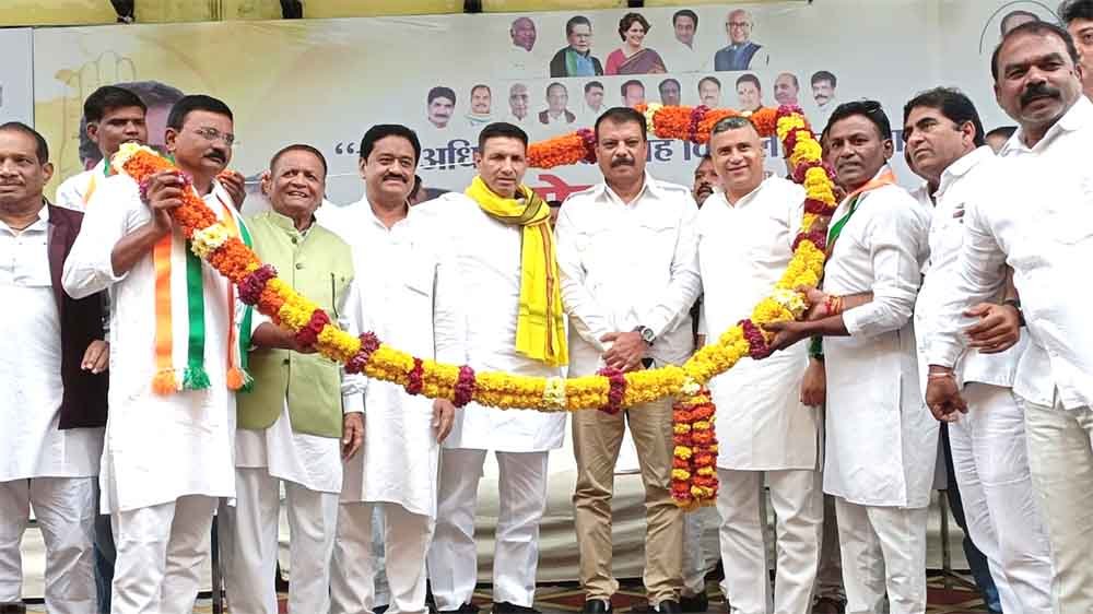 वोट चोर गद्दी छोड़ रैली नारे के साथ