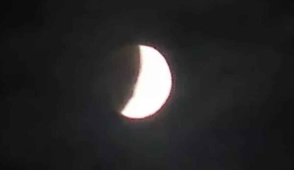 मध्यप्रदेश में दिखा पूर्ण चंद्रग्रहण