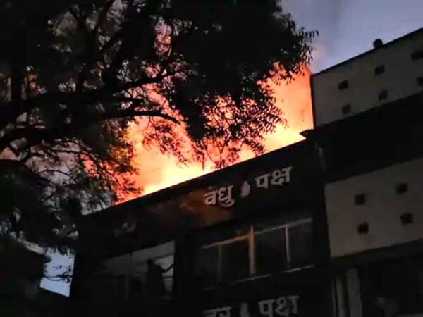 एंजेल आर्ट दुकान में देर रात लगी