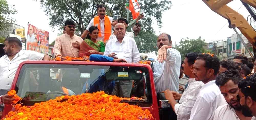 स्वागत के दौरान भाजपा प्रदेशाध्यक्ष