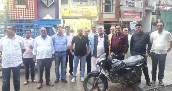 मंदिर पुर्ननिर्माण के लिए दुकानदार