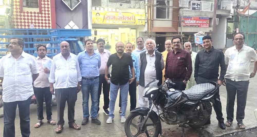 मंदिर पुर्ननिर्माण के लिए दुकानदार