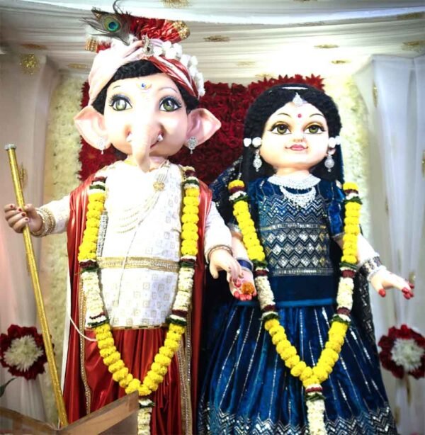 राधा-कृष्ण स्वरूप में