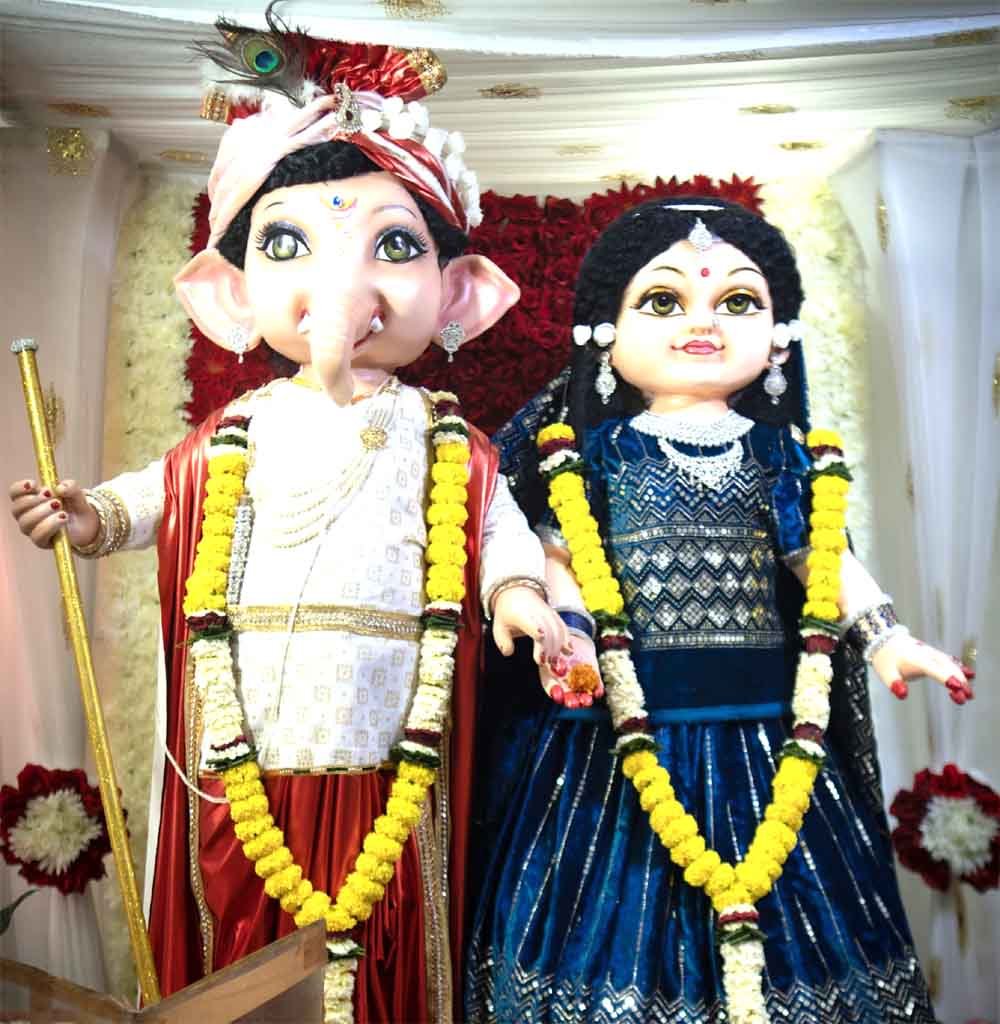 राधा-कृष्ण स्वरूप में