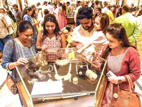 धनतेरस 2025 पर भारतीयों ने तोड़ा