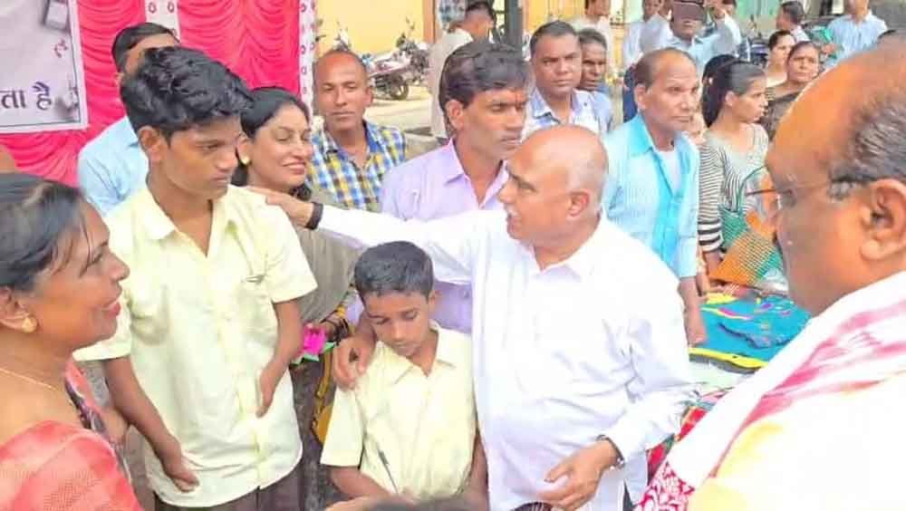 दिव्यांगों के हुनर को जनप्रतिनिधियों