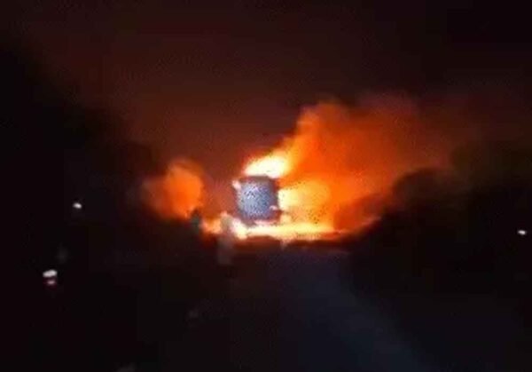 यात्री बस में लगी आग, 10 मिनट में पूरी