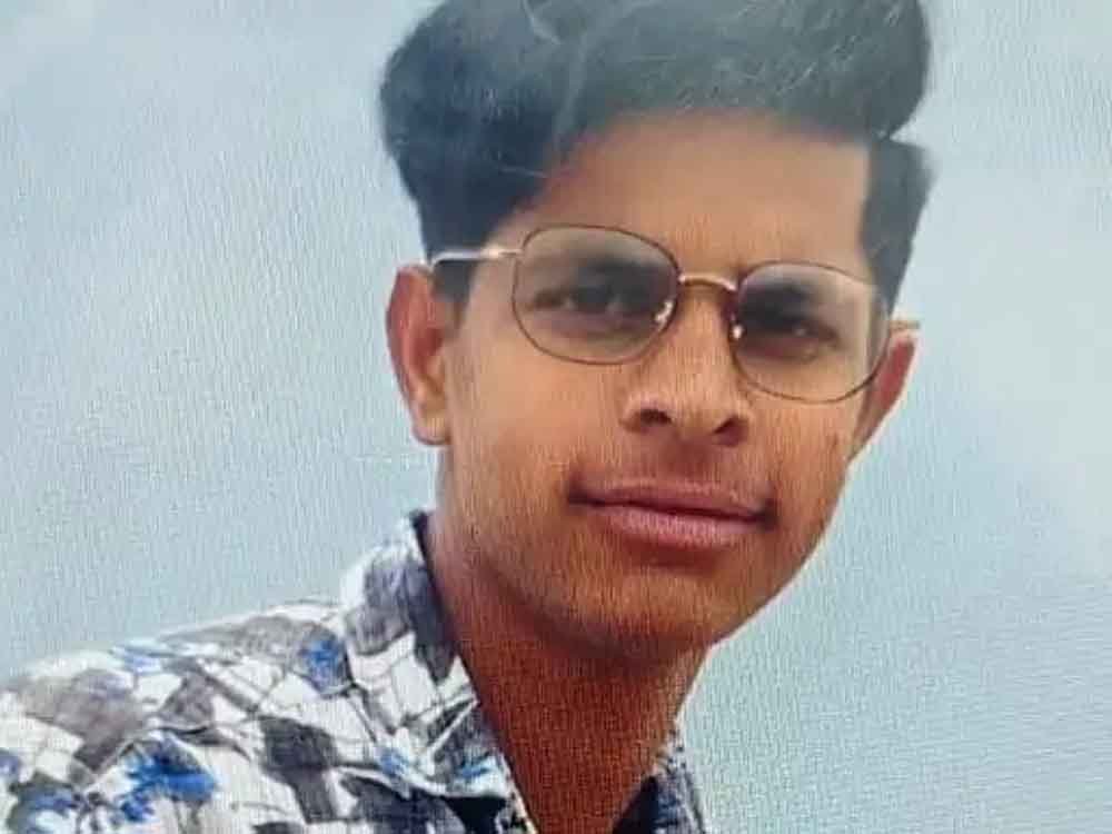 ऑनलाइन डिलीवरी बॉय का शव रेलवे पटरी