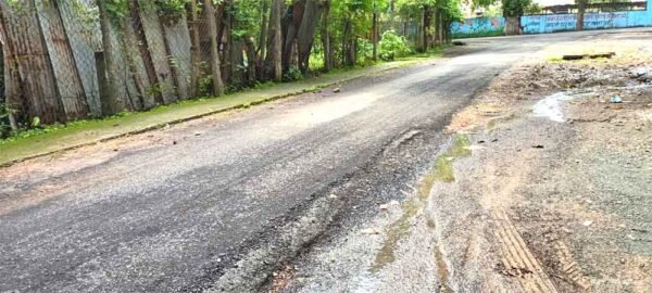 बदहाल सड़कों पर