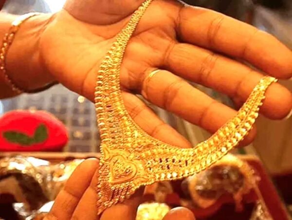 सोना-चांदी फिर रिकॉर्ड ऊंचाई पर, 10