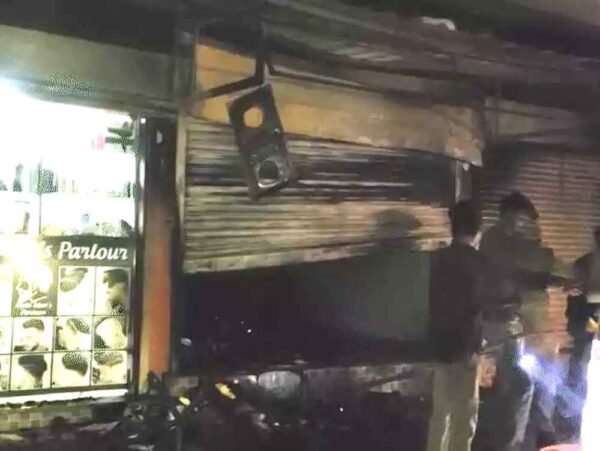 अवैध गैस रिफिलिंग सेंटर में भीषण आग