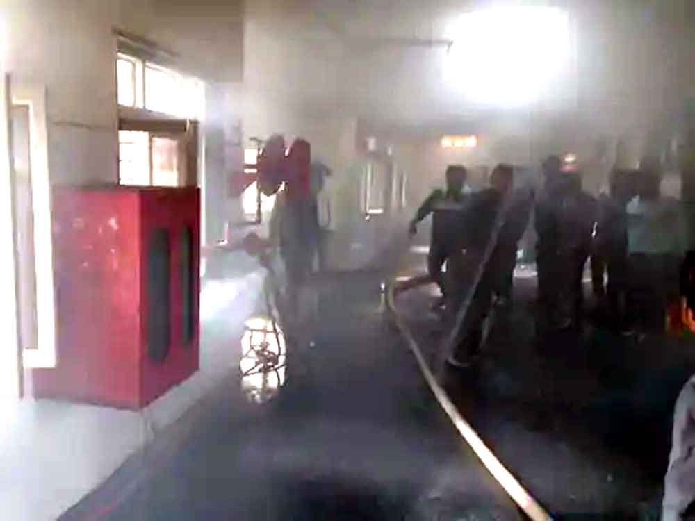 जिला अस्पताल में शॉर्ट सर्किट से आग: