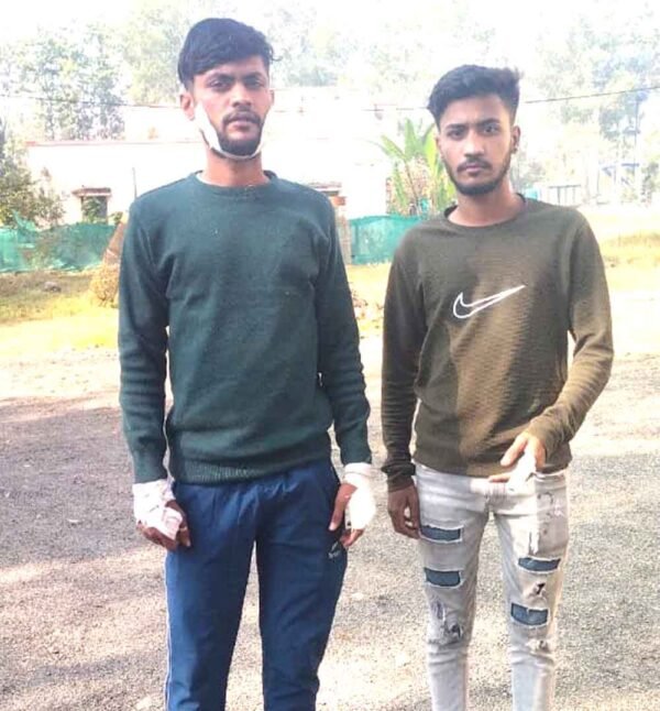 बदमाशों ने दो सगे भाइयों पर किया चाकू