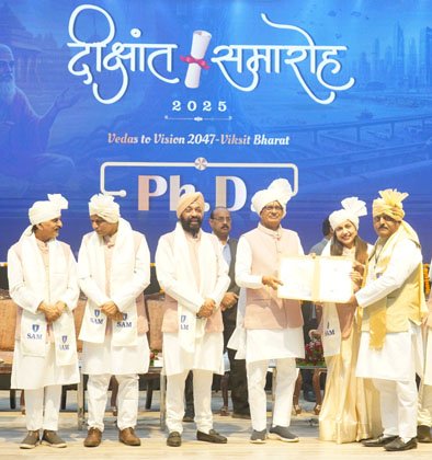 केंद्रीय मंत्री के हस्ते मयंक भार्गव को