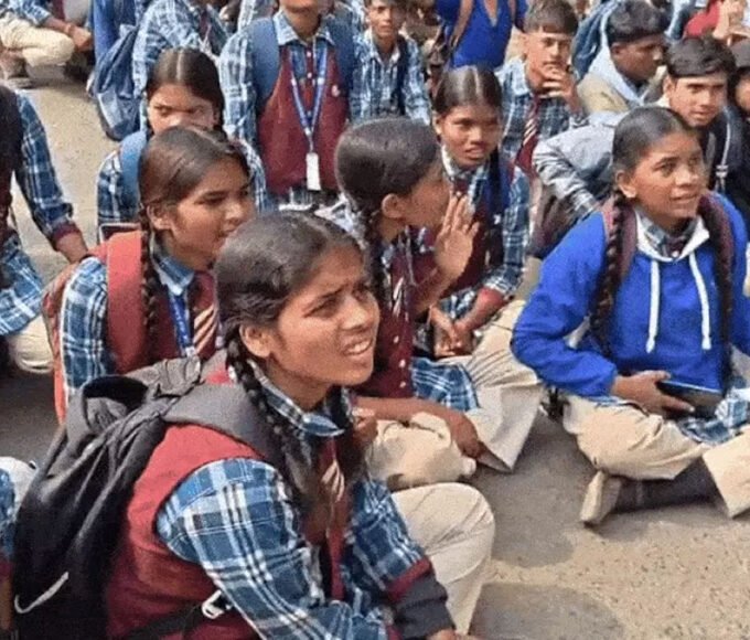 स्कूल में AI विवाद से बवाल: छात्रों ने