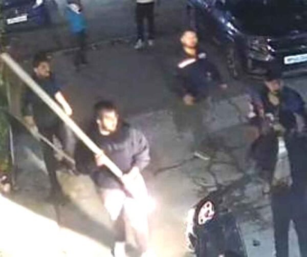 15 से ज्यादा बदमाशों