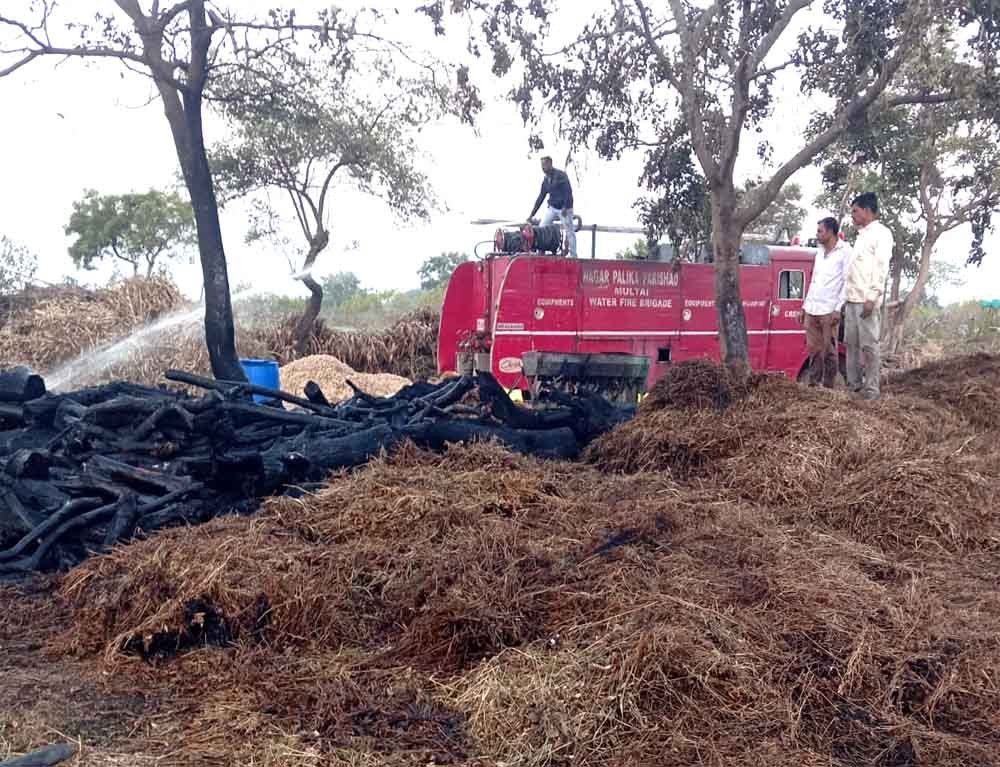 बघोड़ा में लगी आग, फायर टीम की