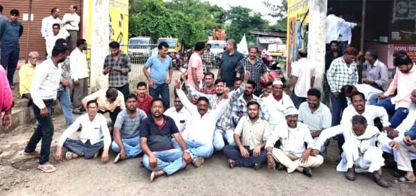 झूलों के नए स्थान पर विवाद: व्यापारियों