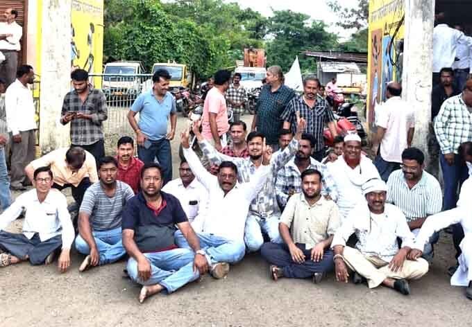 झूलों के नए स्थान पर विवाद: व्यापारियों