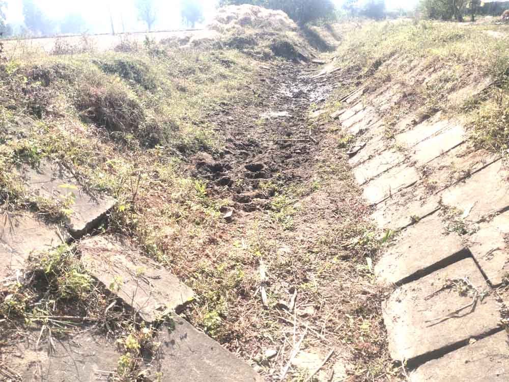 हरों की मरम्मत लंबित, हजारों एकड़