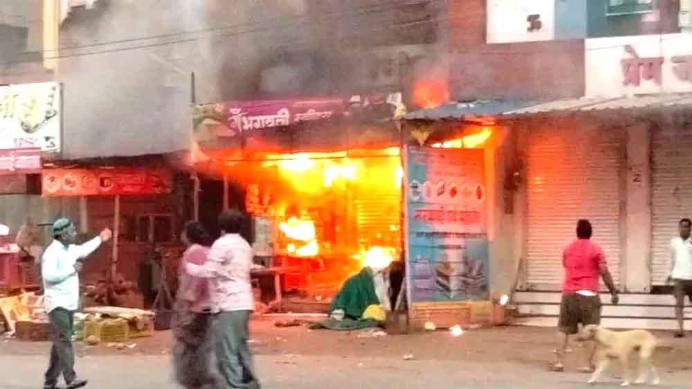 स्वीट सेंटर में लगी आग, आधे घंटे की