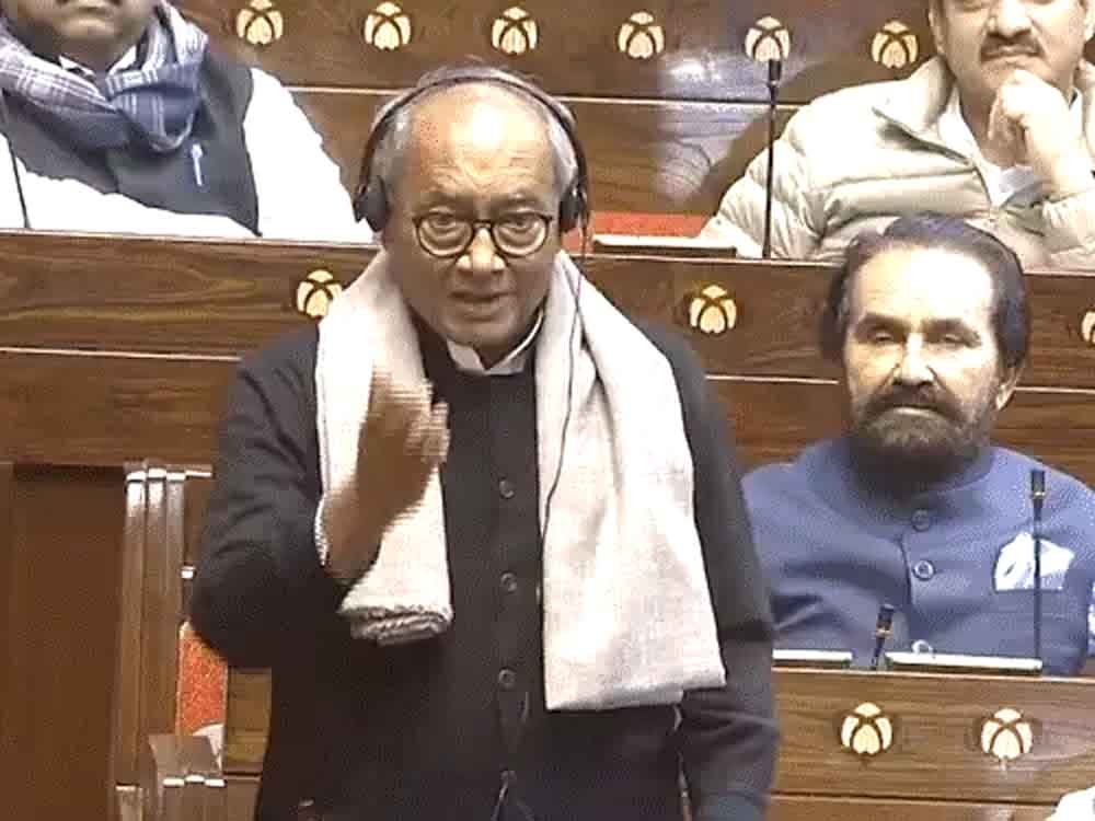 अधूरी सड़क पर टोल वसूली का