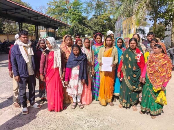 पेयजल समस्या से जूझ रहे सरपंचढाना