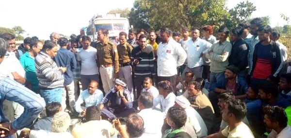 नहर में पानी नहीं छोड़ने पर