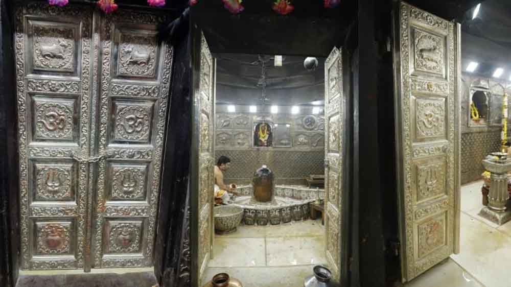 महाकालेश्वर मंदिर के गर्भगृह में लगा
