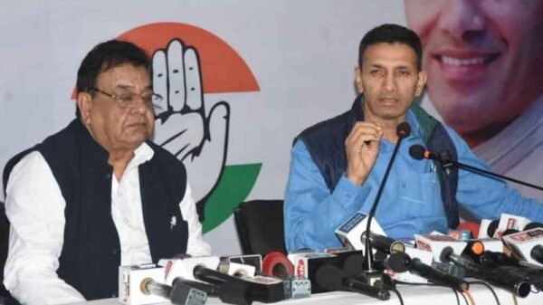 मुकेश नायक ने वापस लिया इस्तीफा