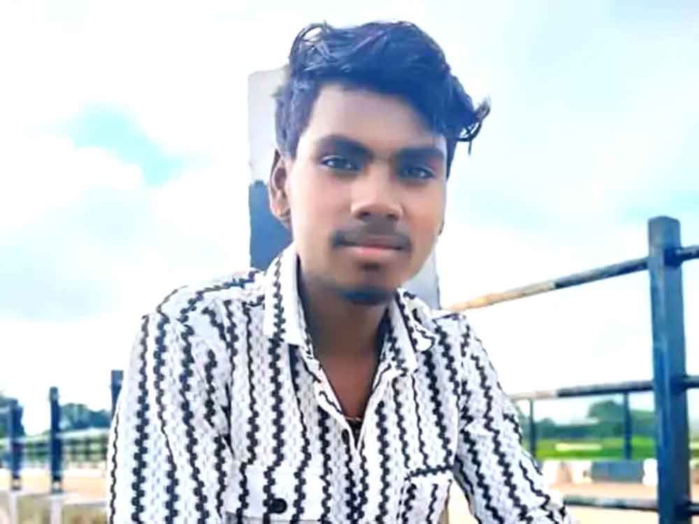 सापना घाट में नीलगाय से टकराई बाइक