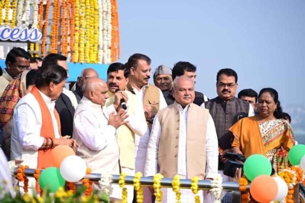 भोपाल बोट क्लब पर शिकारा नावों