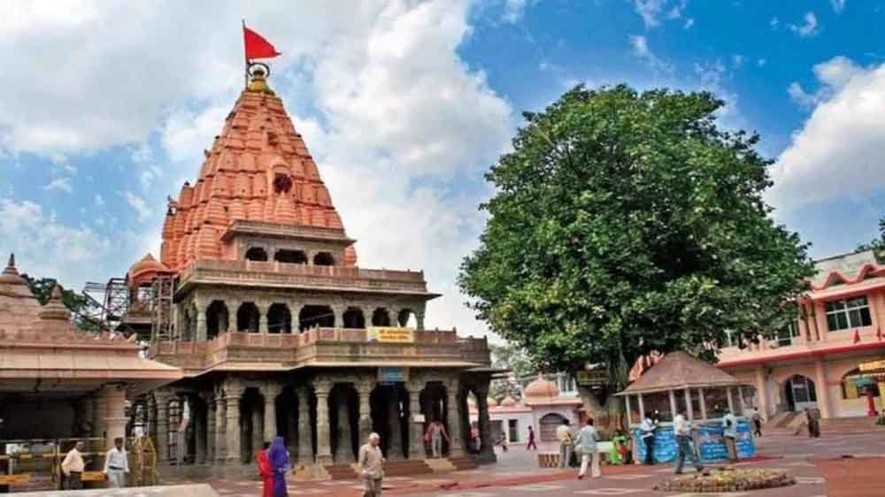 महाकाल मंदिर में अब पुजारियों व कर्मचारियों