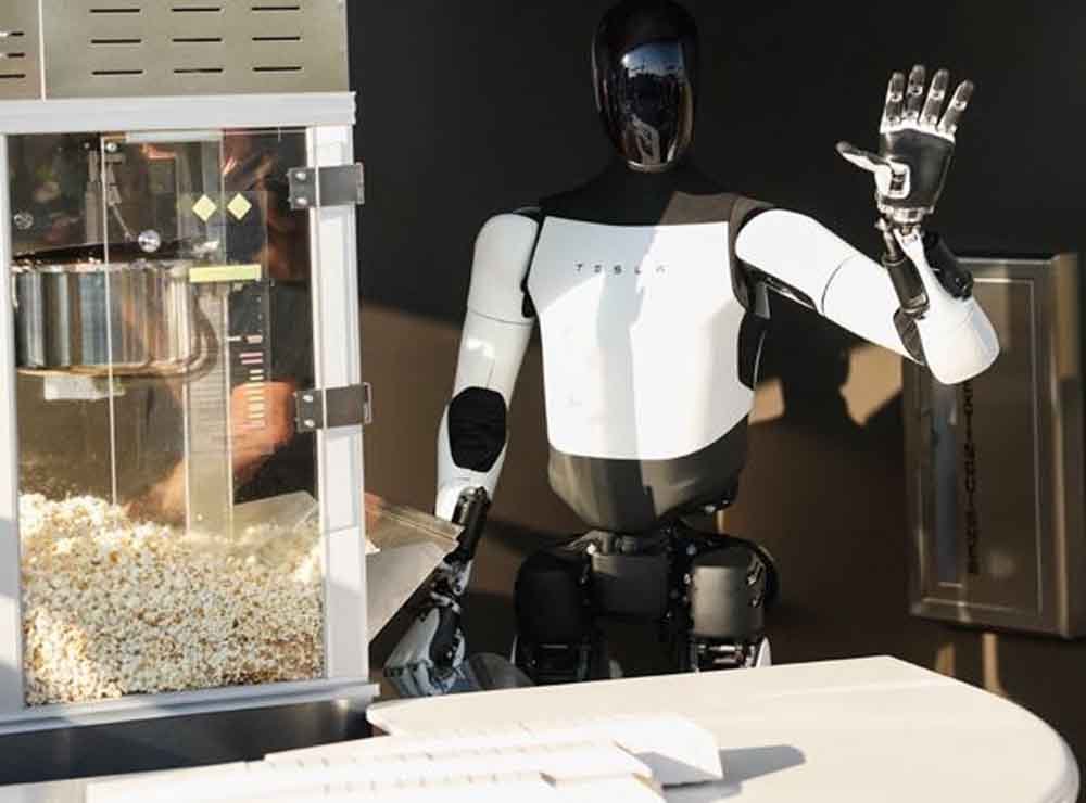 रोबोट बेच रहा पॉपकॉर्न, देखने