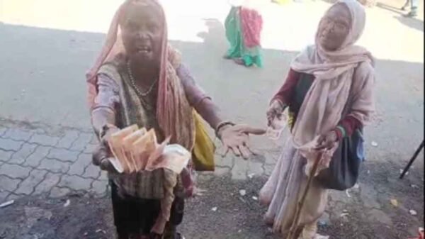 कुबरेश्वर धाम में भिखारियों से ठगी: