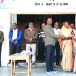 शिक्षकों और छात्रों ने आगजनी पीड़ित