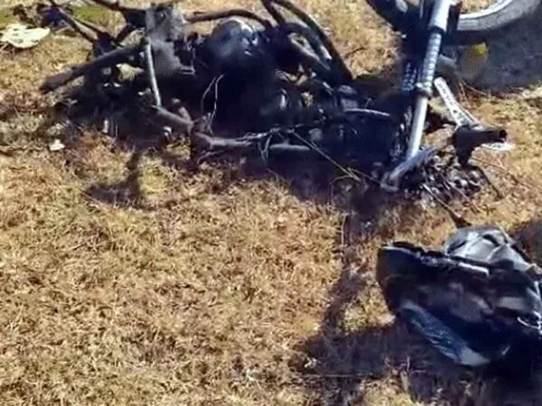 विस्फोटक ले जा रहे बाइक सवार के