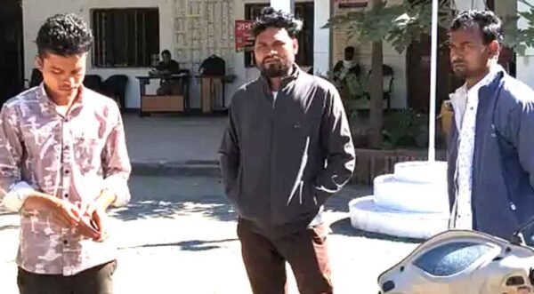 एटीएम पिन बनवाते समय ठगी,