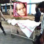 मासूम बेटे को गोद में लिए बैठी मां