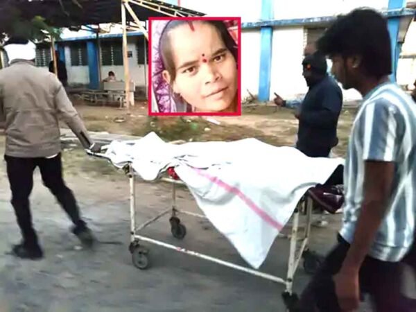 मासूम बेटे को गोद में लिए बैठी मां