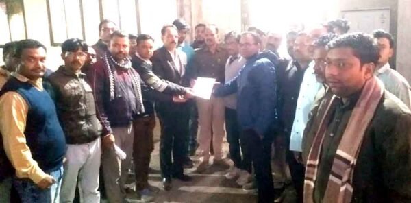 अतिक्रमण हटाने गई नपा टीम